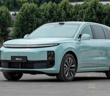 ВЗГЛЯД В БУДУЩЕЕ: КАК LIXIANG ПЕРЕОПРЕДЕЛЯЕТ СТАНДАРТЫ СЕМЕЙНЫХ АВТОМОБИЛЕЙ В 2025 ГОДУ. ( ВСЕ ПРО РЕСТАЙЛИНГ)