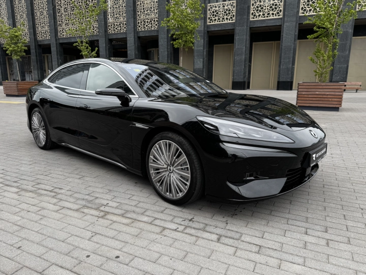 Denza Z9 Ultra: Китайский флагман бросает вызов европейской элите