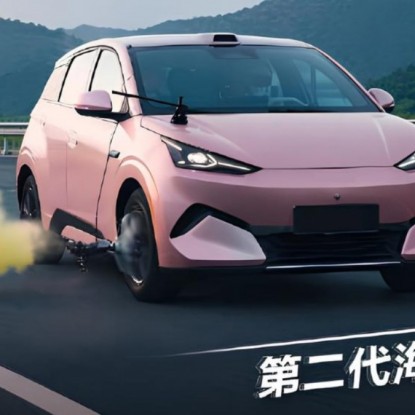 BYD Seagull 2027 второго поколения выдержал разрыв шины на 140 км/ч