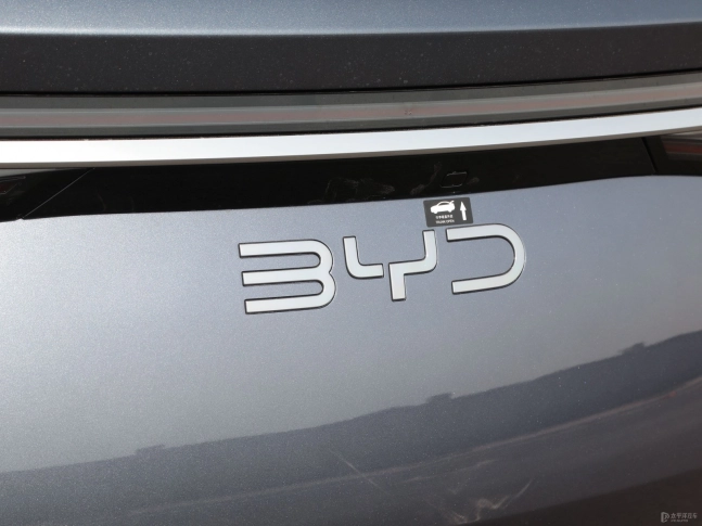 BYD Seal 07 DM-i 2025