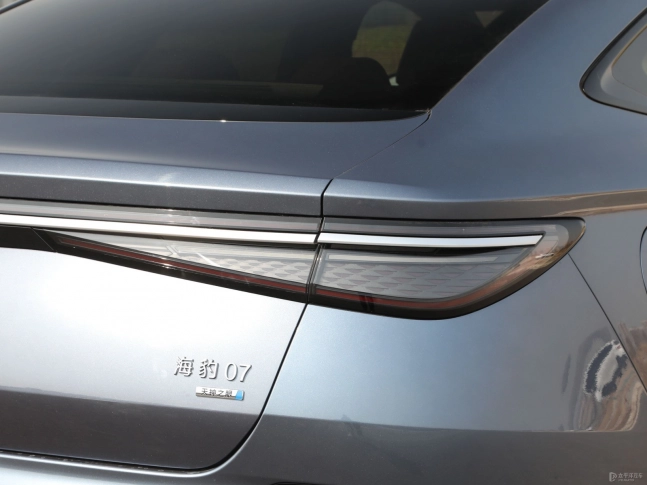 BYD Seal 07 DM-i 2025