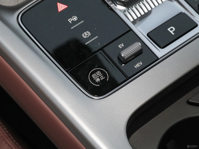 BYD Seal 07 DM-i 2025