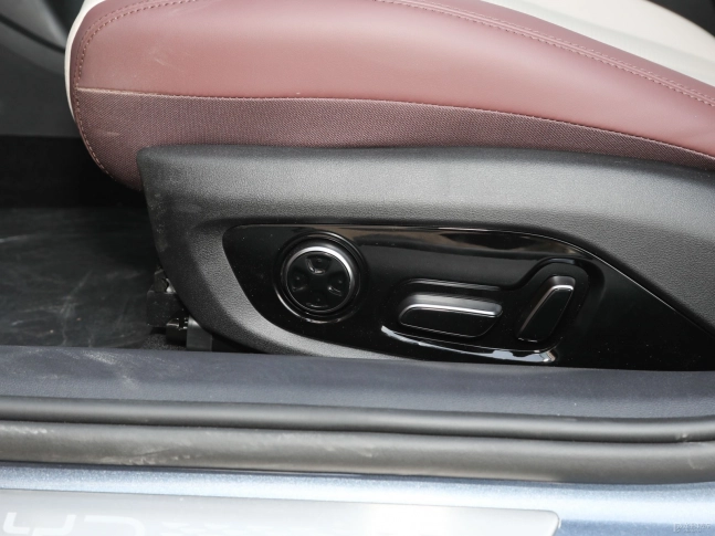 BYD Seal 07 DM-i 2025