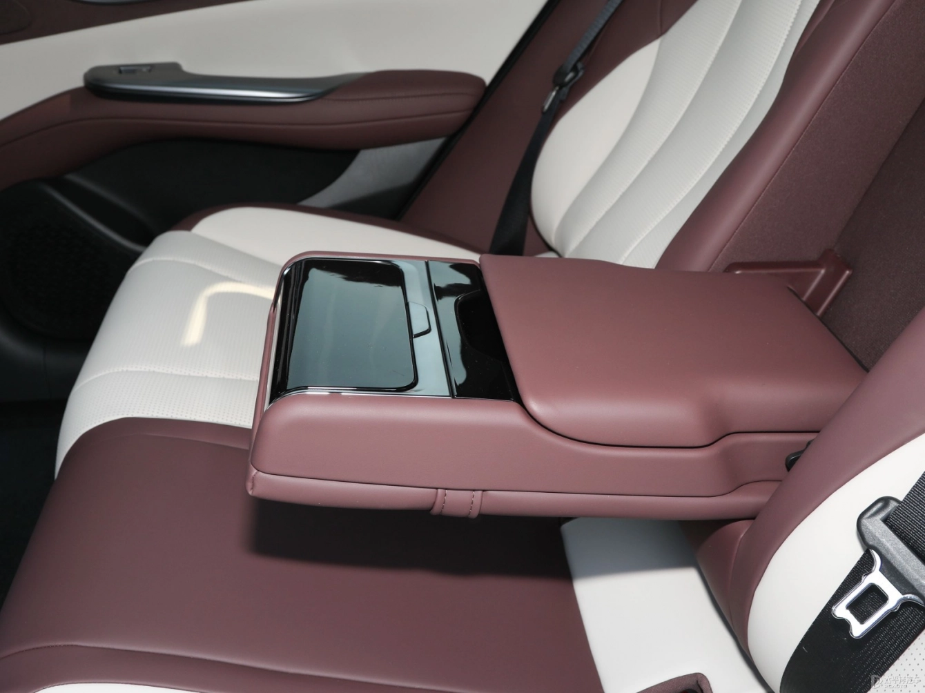 BYD Seal 07 DM-i 2025