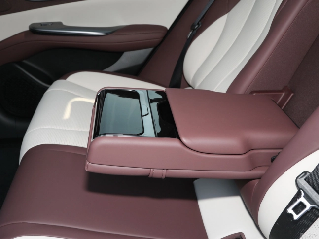 BYD Seal 07 DM-i 2025