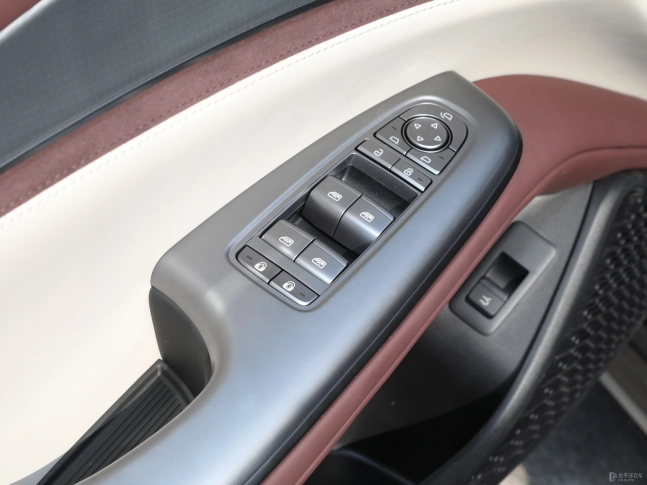 BYD Seal 07 DM-i 2025
