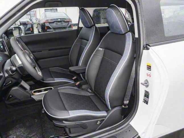 MINI Cooper EV 2025