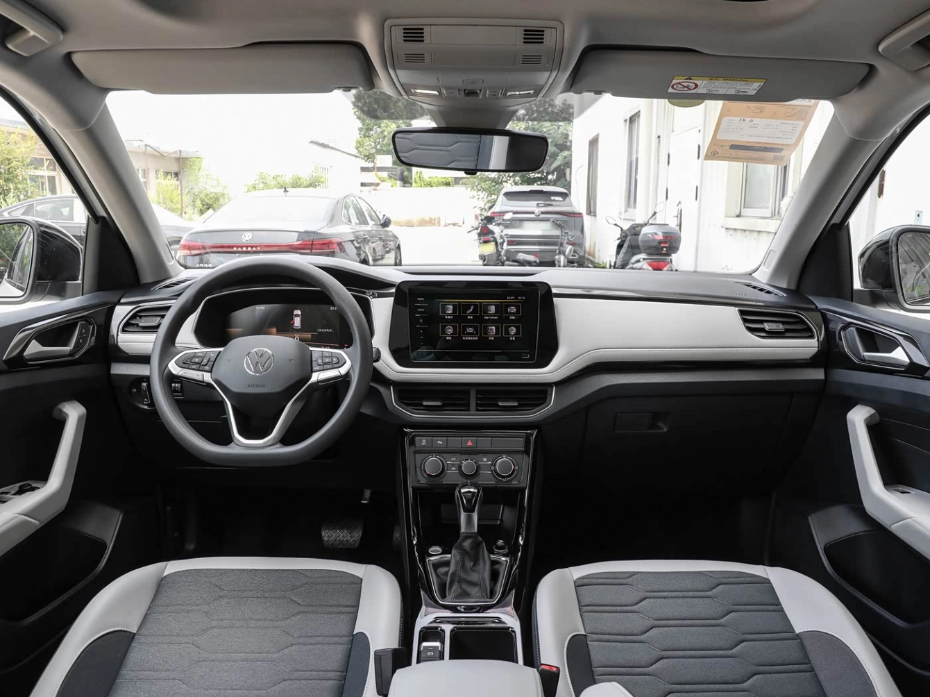 VOLKSWAGEN Tharu XR 2026