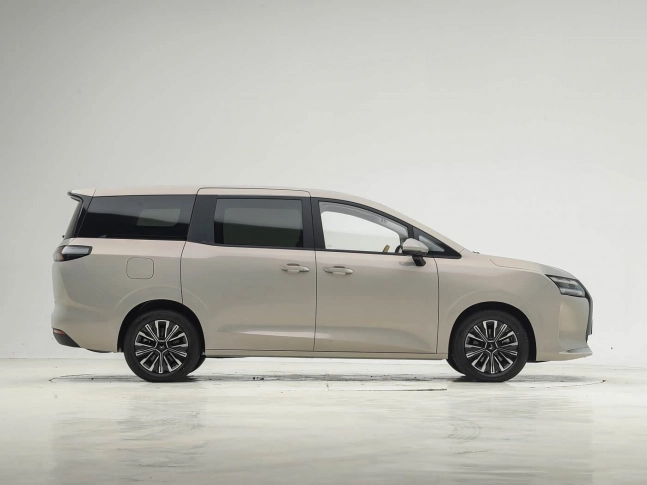 Wuling Xingguang 730 2026