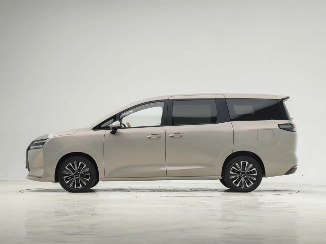 Wuling Xingguang 730 2026