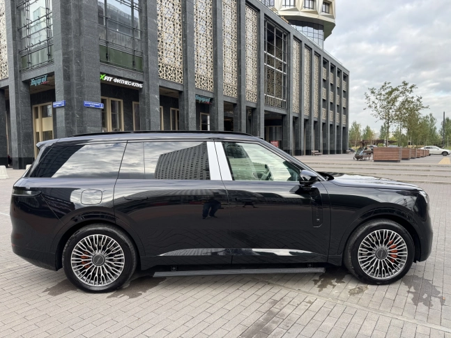 Lynk & Co 900 2025