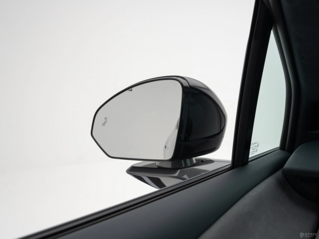 Lynk & Co Z20 2025