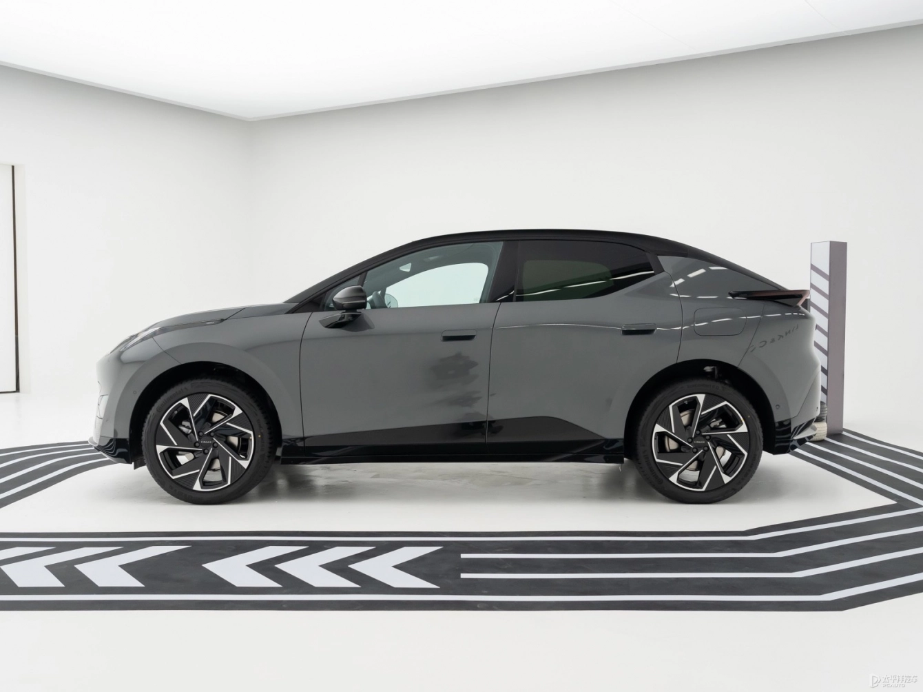 Lynk & Co Z20 2025