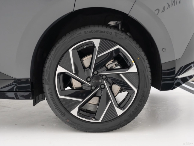 Lynk & Co Z20 2025