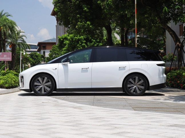 LiXiang i8 2025