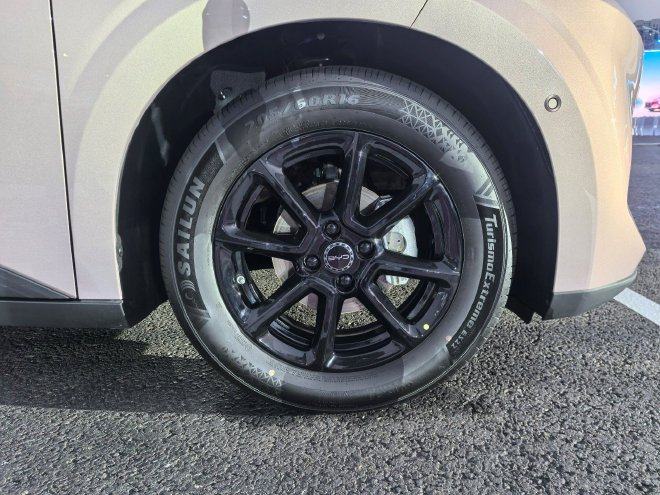 Колёсный диск и шина 205/60 R16 на BYD Seagull 2027